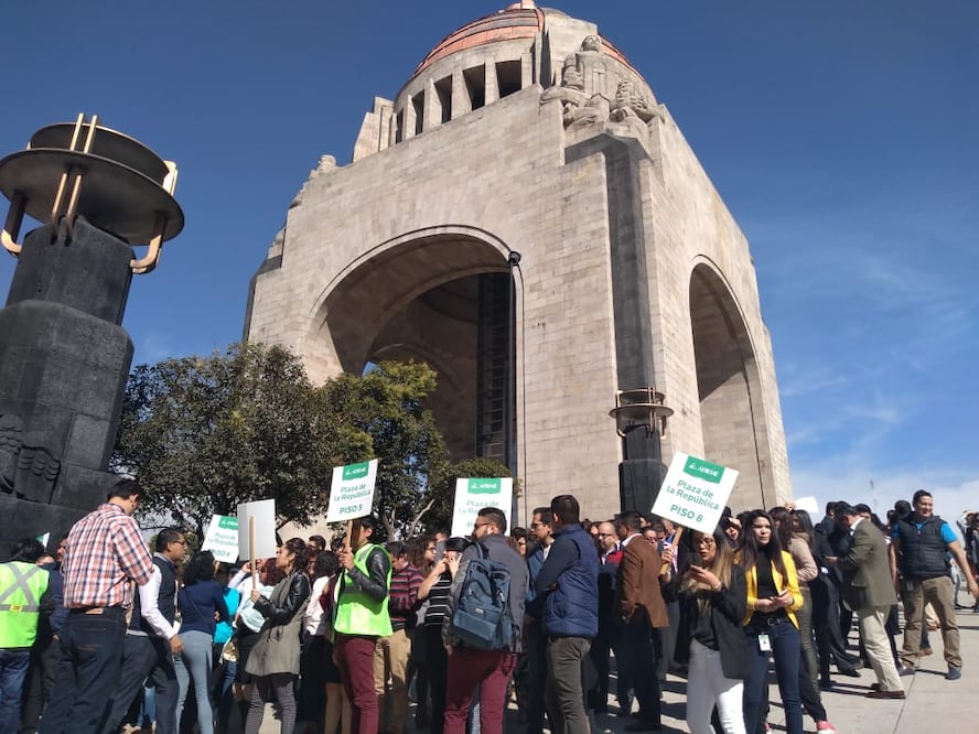 El sismo provocó que diversos edificios fueran desalojados. Foto: Juan Boites / EL UNIVERSAL 