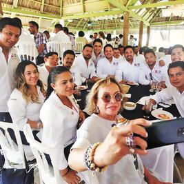 Reaparece Elba Esther; va por nuevo partido