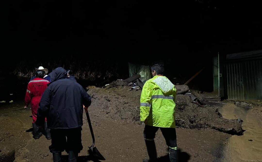 Deslave en carretera Totolmajac-Porfirio Díaz, Edomex cobra la vida de dos motociclistas. Foto: Especial