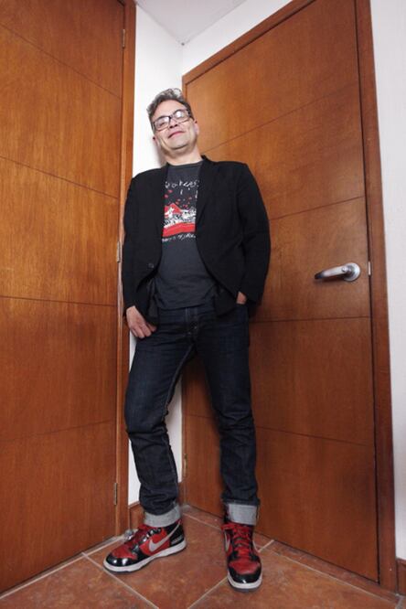 El libro incluye 20 de los más de 50 textos creados por el músico y difundidos en su blog de internet (ARCHIVO. EFE)