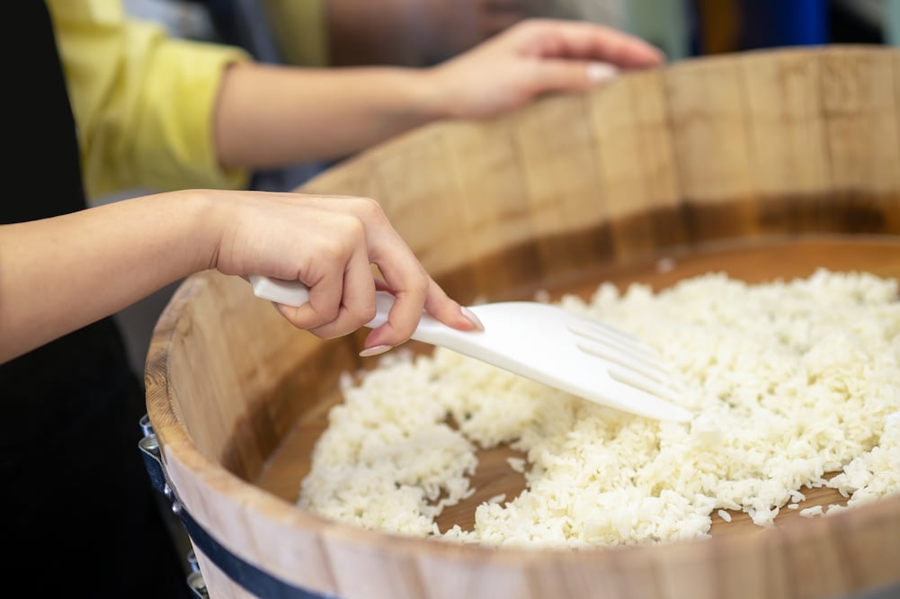 El arroz es un alimento que comúnmente se consume como guarnición en México. Foto: Freepik