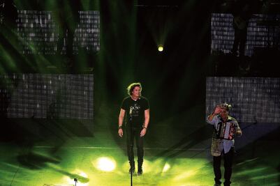 Carlos Vives saca su amor por México