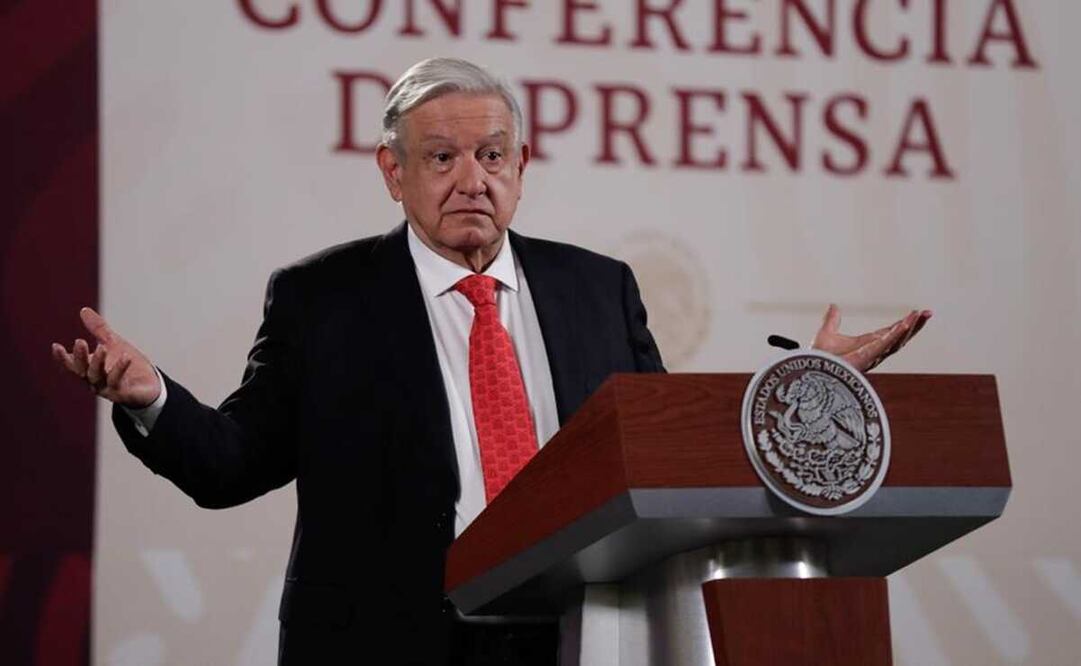 López Obrador acusó “ataques” y una “campaña de mentiras”, luego de que Elizabeth García Vilchis, lectora de la sección “Quién es quién en las mentiras de la semana”, exhibió en el Salón Tesorería a López-Dóriga. Foto: Diego Simón Sánchez / EL UNIVERSAL