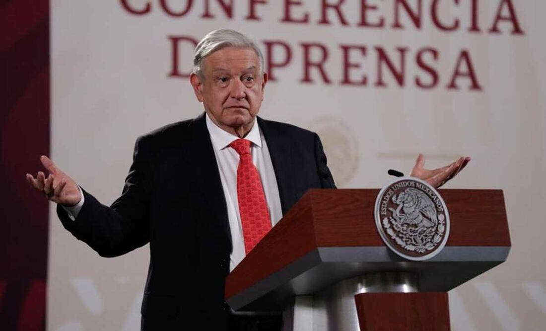 López Obrador acusó “ataques” y una “campaña de mentiras”, luego de que Elizabeth García Vilchis, lectora de la sección “Quién es quién en las mentiras de la semana”, exhibió en el Salón Tesorería a López-Dóriga. Foto: Diego Simón Sánchez / EL UNIVERSAL