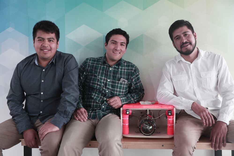 Estudiantes crean robot que ahorra agua