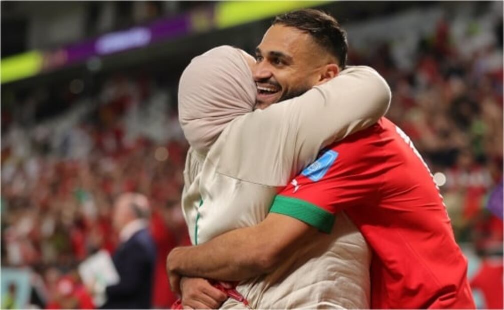 La emotiva celebración de un jugador de Marruecos con su madre