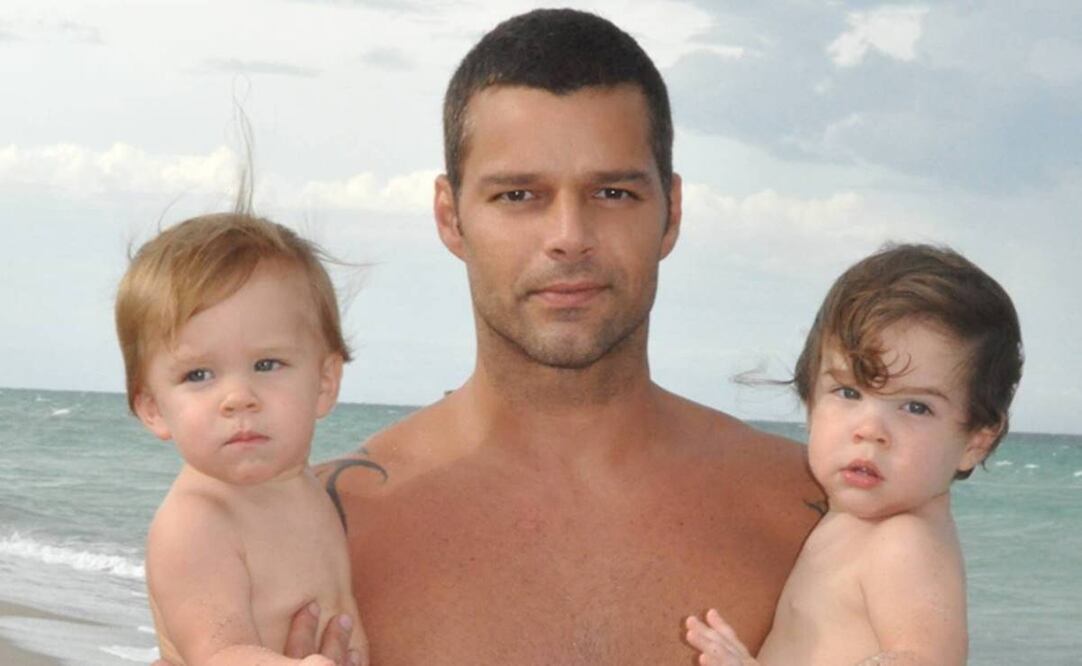 Ricky Martin con Matteo y Valentino, en 2008. Vía AP.