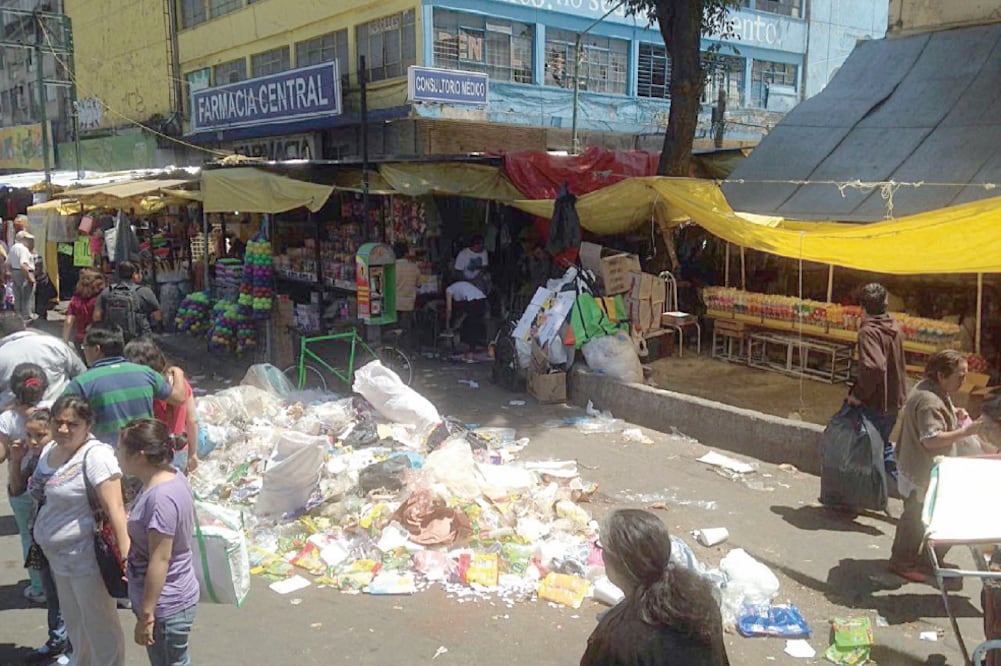 El basurero del Bordo Poniente, ubicado en el municipio de Nezahualcóyotl cerró sus puertas en 2011. Pese a esto sigue emitiendo gases, debido a que 70 millones de toneladas de basura permanecen enterradas. FOTO: EDUARDO HERNÁNDEZ. EL UNIVERSAL