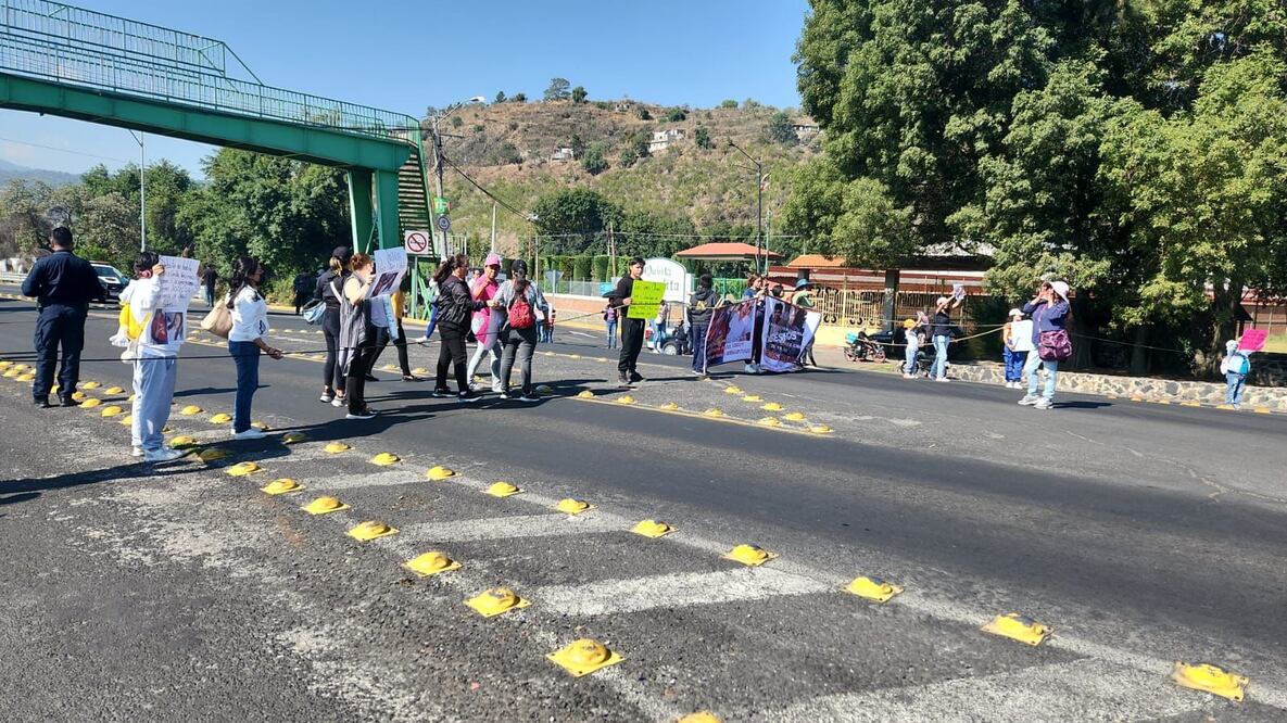 Un grupo de personas bloquearon y exigieron justicia por un doble homicidio y bebé herido por quemaduras durante un carnaval en la alcaldía Milpa Alta. (Foto: especial)