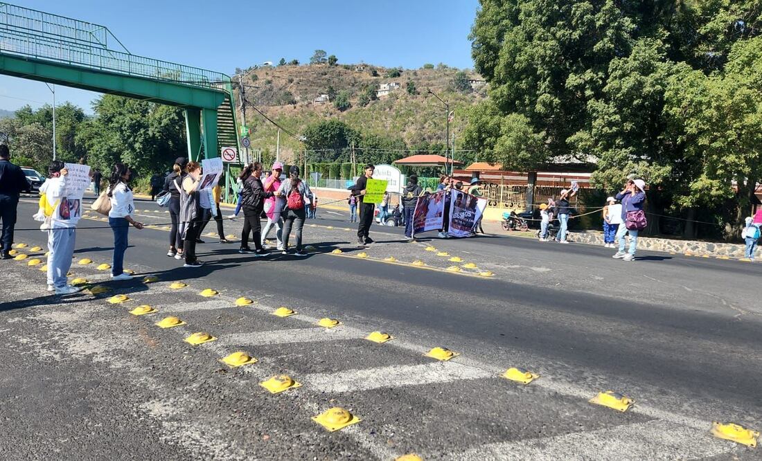 Un grupo de personas bloquearon y exigieron justicia por un doble homicidio y bebé herido por quemaduras durante un carnaval en la alcaldía Milpa Alta. (Foto: especial)