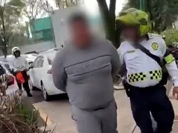 FOTOS: Motociclista es detenido por no portar casco en la GAM y le encuentran un millón de pesos