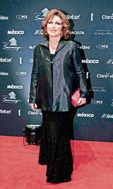 Angélica María abre puertas a latinos en EU