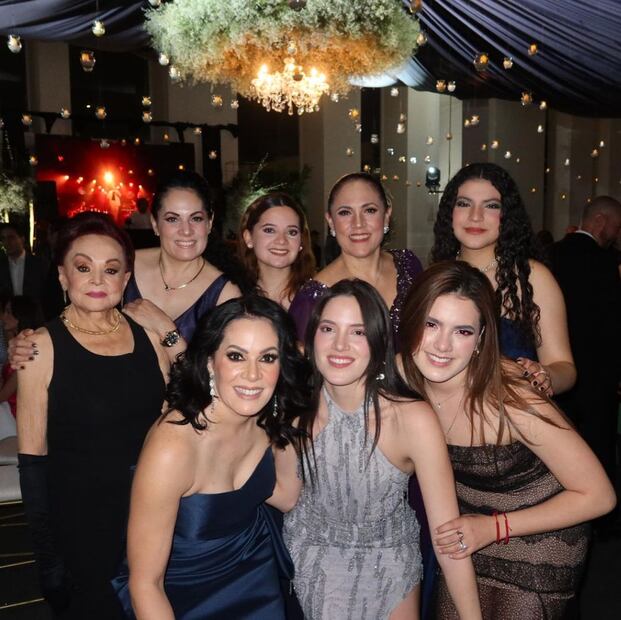 América Fernández disfrutó una noche de gala junto a su familia. Fuente: Instagram @americafdzzg