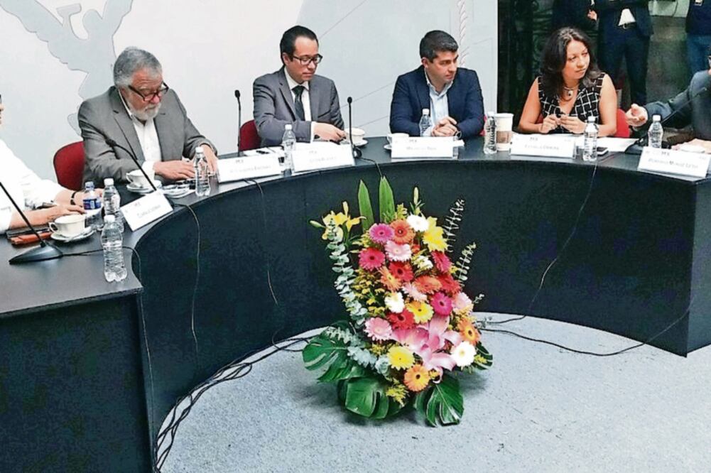 Alejandro Encinas, León Aceves, Mauricio Tabe, Esthela Damián y Porfirio Muñoz Ledo participaron en una mesa sobre los retos de la Carta Magna (TWITTER)