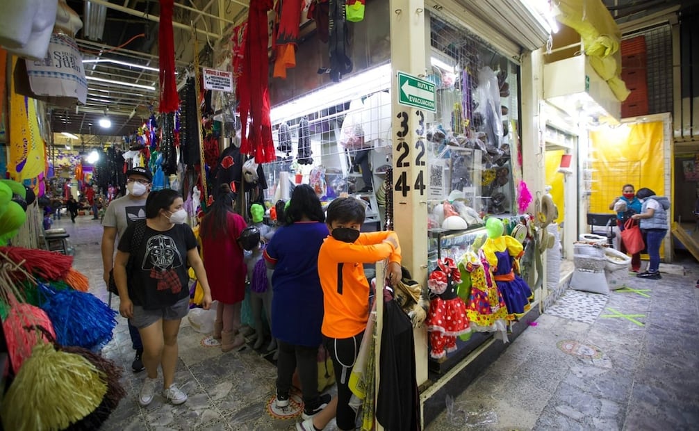 Brugada Molina detalló que este año cada uno de los 189 mercados contemplados en el programa recibirá un millón de pesos. Foto: Archivo EL UNIVERSAL