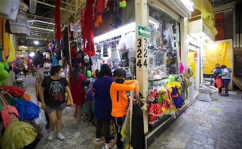 Brugada Molina detalló que este año cada uno de los 189 mercados contemplados en el programa recibirá un millón de pesos. Foto: Archivo EL UNIVERSAL 