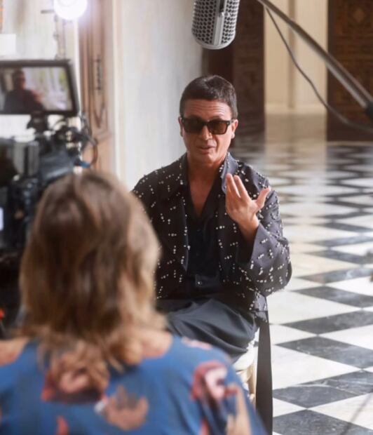 Omar Harfouch, músico franco-libánes, que iba a participar como juez en Miss Universe 2025.
Foto: Instagram, vía @omarharfouch