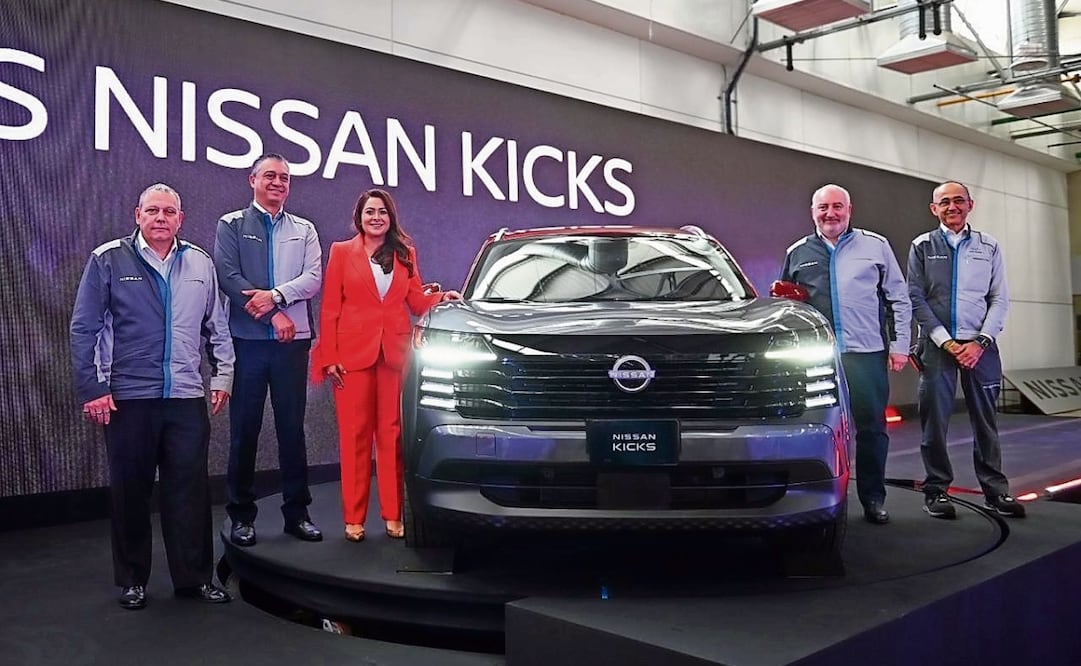 Representantes de Aguascalientes y de Nissan presentaron el nuevo modelo de la empresa automotriz que se producirá en el estado. Foto: Especial