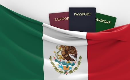 ¿Sabías que hay distintos pasaportes mexicanos? Conoce sus colores, precio y requisitos 2026