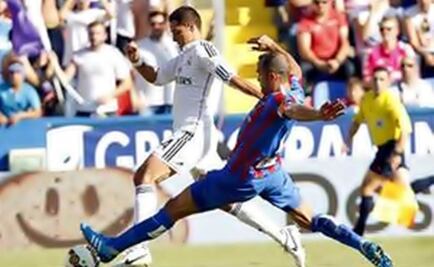 'Chicharito' could have to leave Spain