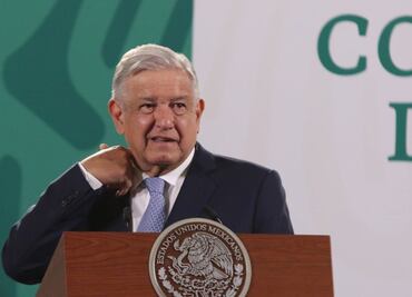 "Sí estaba en rojo, pero nos dieron el paso”: AMLO sobre video donde se observa su Jetta pasarse el alto