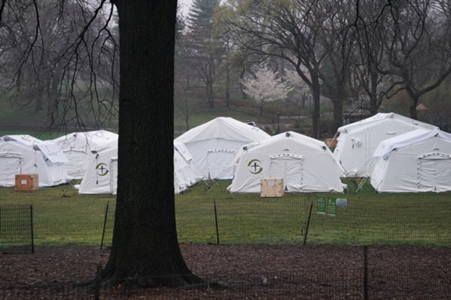 Instalan hospital de campaña en Central Park de NY para pacientes de Covid-19