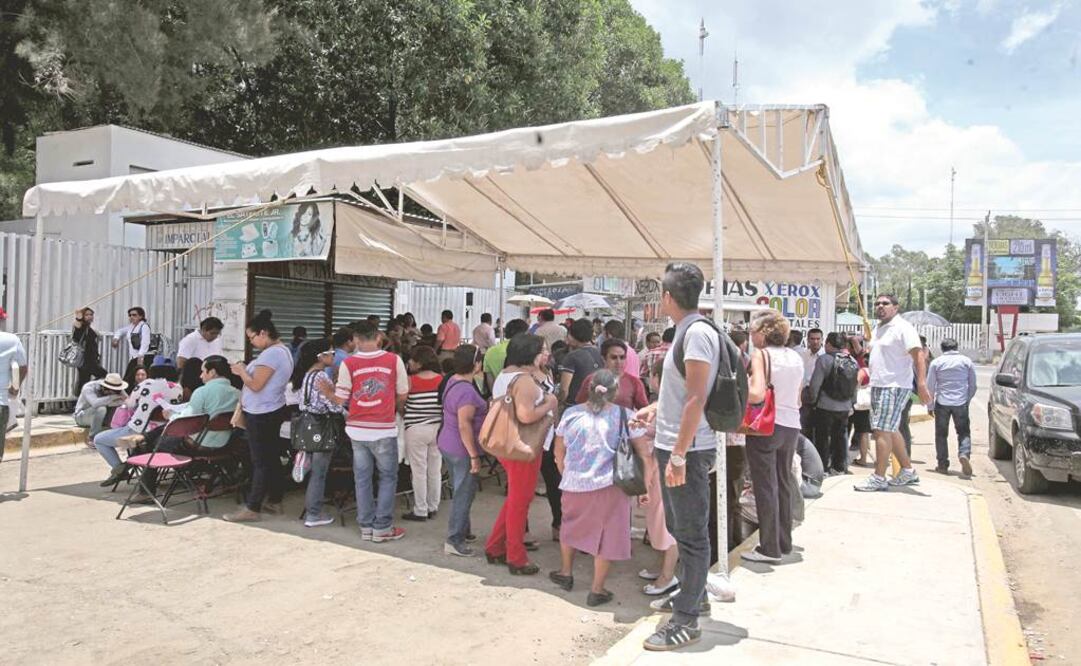 Empleados del Instituto de Educación Estatal Pública de Oaxaca dicen que el gobierno debe impulsar ahora la capacitación de los profesores (VALENTE ROSAS. EL UNIVERSAL)