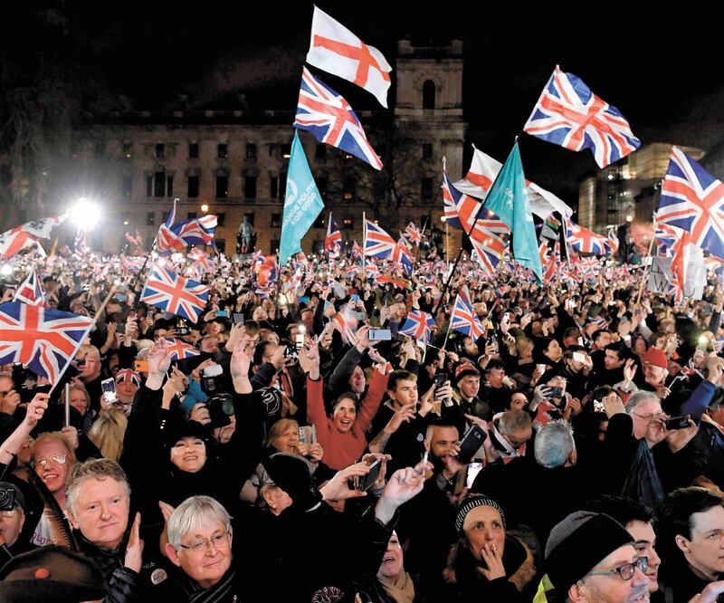 Miles de británicos a favor de la salida del Reino Unido de la Unión Europea se aglutinaron ayer en el Parliament Square, en Londres. Foto: SIMON DAWSON. REUTERS