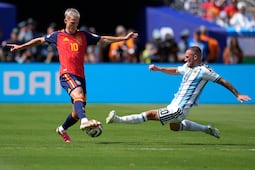 Dani Olmo arremete contra Ayala tras la polémica en la final del Mundial: "Falta a la verdad"