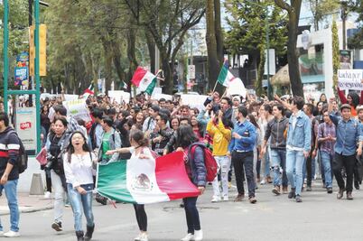 Marchan estudiantes de UAEM; exigen reforzar la seguridad 