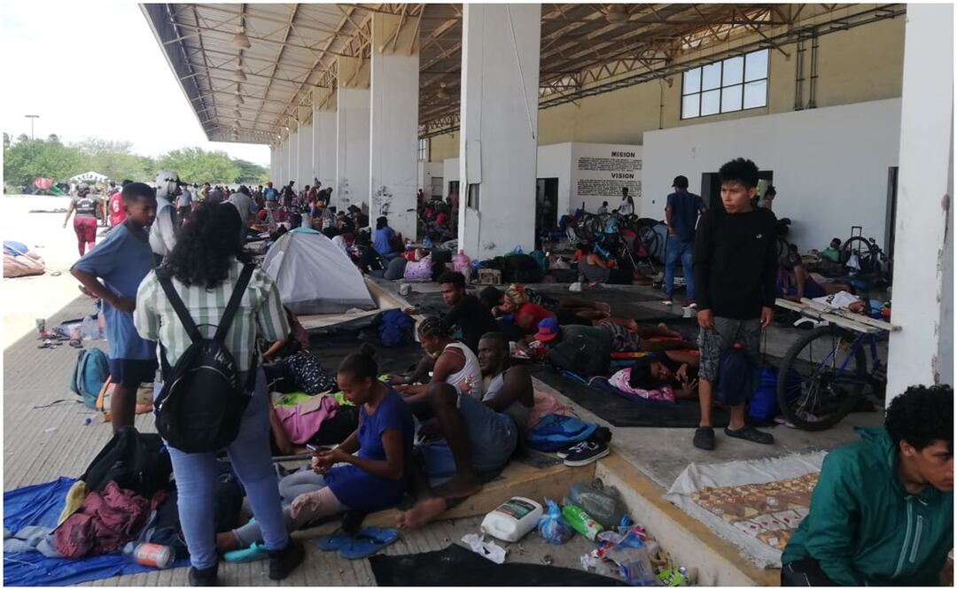 Agotados, los migrantes confían en que tendrá la autorización del gobierno mexicano para cruzar el país. “No queremos quedarnos en México, nuestro sueño está en Estados Unidos", dicen. Foto: Especial