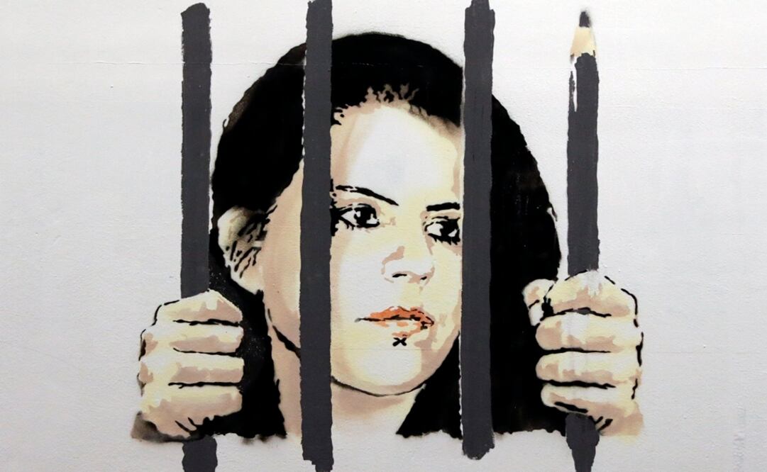 Mural pintado por Banksy para protestar por el encarcelamiento de Zehra Dogan en 2018. Foto: EFE/Jason Szenes, archivo