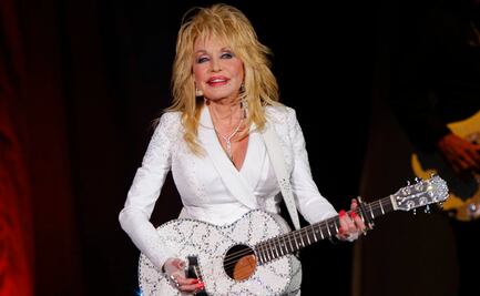 Dolly Parton, presente en el Super Bowl; aún extraña partida de su hermano 