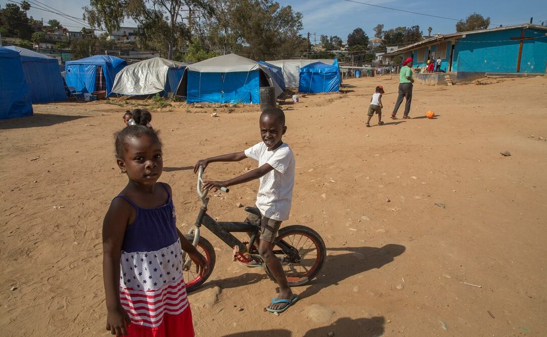 La comunidad migrante que conforma la Villa Haitiana, en Tijuana, se asentó en un terreno que es prestado por una congrega- ción religiosa. Foto: AIMEE MELO/ EL UNIVERSAL