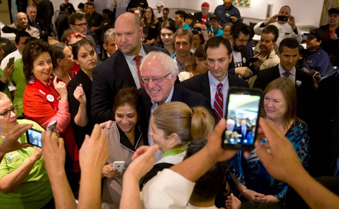 Bernie Sanders inició la jornada de asambleas en Nevada con los trabajadores culinarios del casino MGM Grand en Las Vegas (Foto: AP)