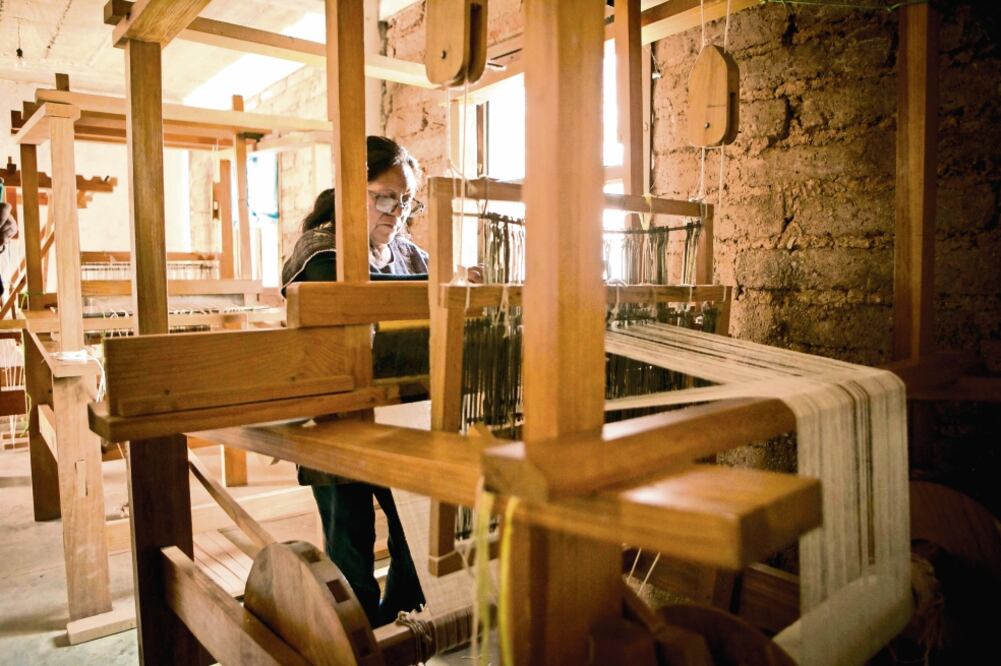 Los productos que se generan en el taller de las artesanas del colectivo Bienhi han propiciado intercambios de prácticas con diseñadores europeos. Fotos: MARIO A. MARTÍNEZ