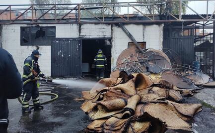Alcaldía Álvaro Obregón sofoca incendio en bodega de material para banquetes