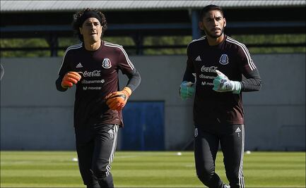 Martino podría convocar a Corona para que compita con Ochoa