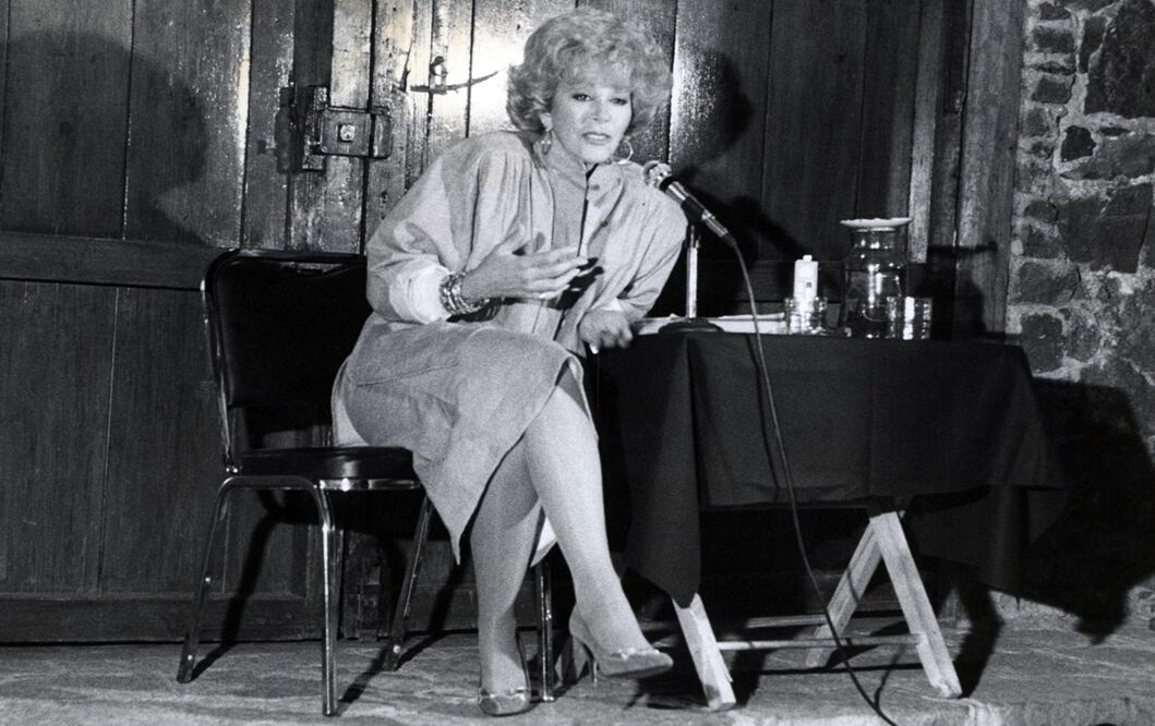 "Fue como si un OVNI me llevara a la Luna", dijo la actriz Silvia Pinal al hablar de su experiencia cuando Diego Riversa la pintó, Ella estuvo anoche en la segunda de tres charlas denominadas "Testimonios vivos de Diego Rivera" que el INBA organiza en el Museo Estudio del muralista. Foto: ESPECIAL/INBA.