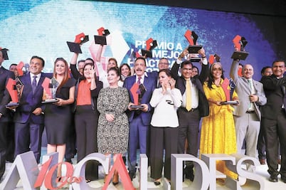 Premian a los mejores alcaldes y mandatarios  