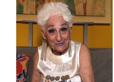 Ella es Hattie Retroage, la coach sexual de 85 años que triunfa en Tinder
