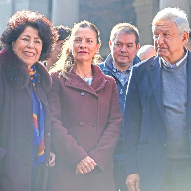 En la foto: Patricia Aceves, Beatriz Gutiérrez Müller y Andrés Manuel López Obrador