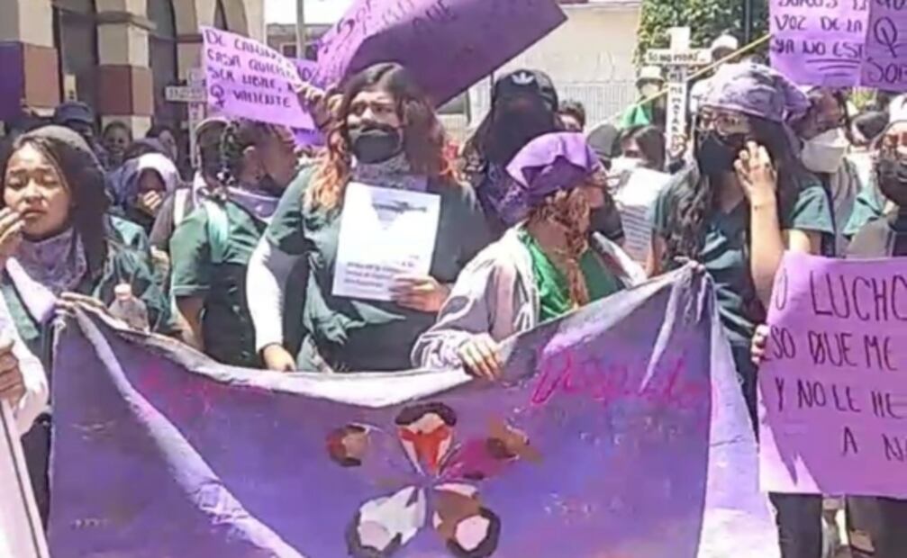 "Estado corrupto por tu culpa estoy de luto"; feministas bloquean la México-Cuautla por asesinato de una mujer 