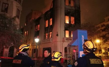 Un incendio destruye centenario edificio de Lima