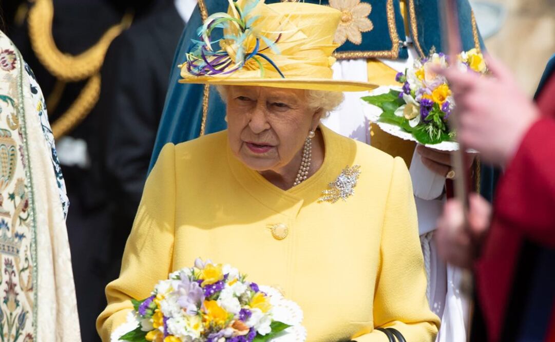 La reina Isabel II de Inglaterra asiste a las celebraciones de Jueves Santo en la Capilla de San Jorge, en el castillo de Windsor en Reino Unido (Foto: EFE)
