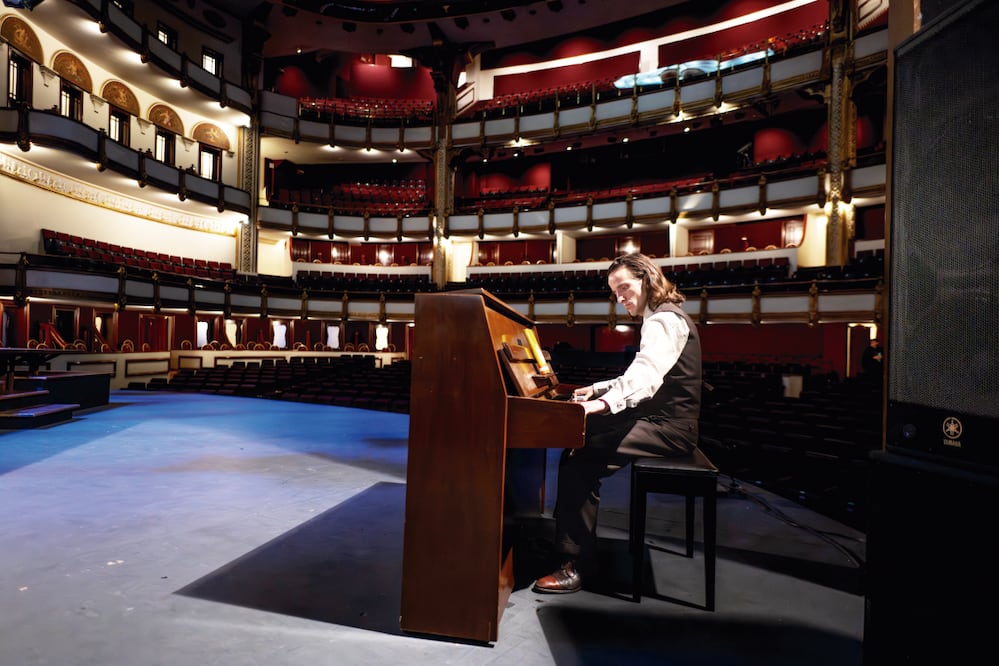 Tras graduarse de Berklee College of Music, le sugirieron buscar trabajo en Los Ángeles. Foto: CINECT