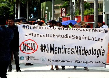 Protestan en Yucatán contra libros de textos gratuitos