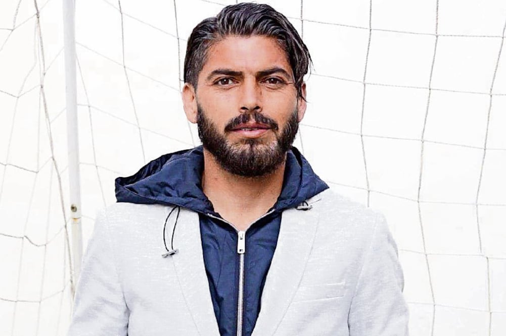 El deportista, originario de La Piedad, debutó en el equipo de Monarcas Morel ia y actualmente juega para el club Lobos BUAP de la Primera División. (TOMADA DE FACEBOOK)