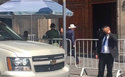 Ken Salazar visita Palacio Nacional tras acusaciones de AMLO contra EU por reforma eléctrica