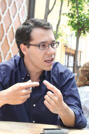 Diputado planta a vecinos
